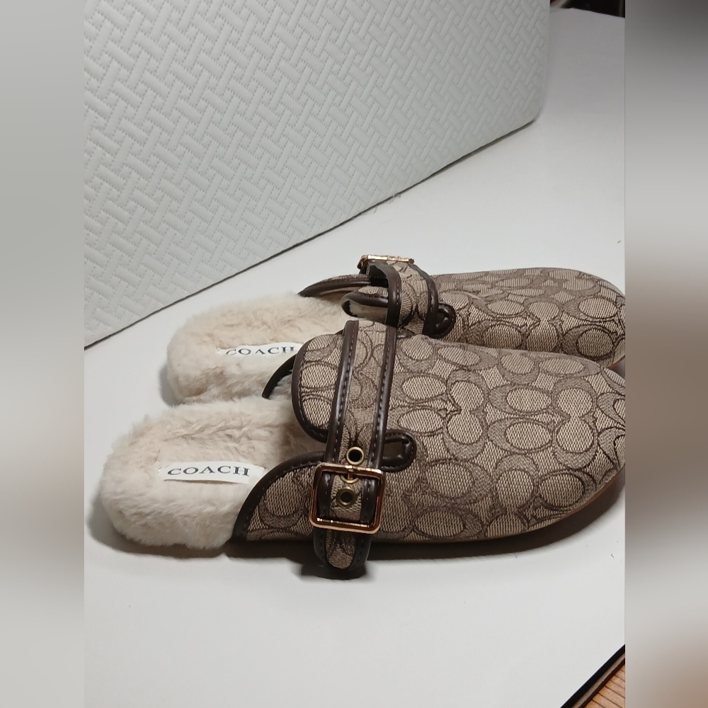 Coach NWOT Fur Lined Signature Slides Size 9